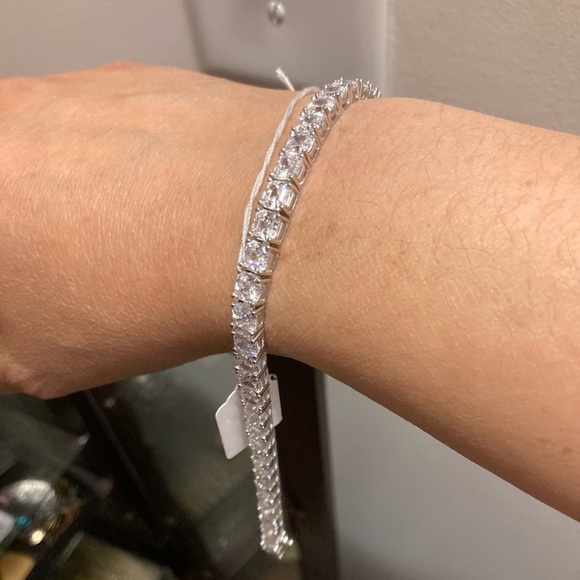 Elegant 925 Sterling Silver Tennis Bracelet - Picture 4 of 8